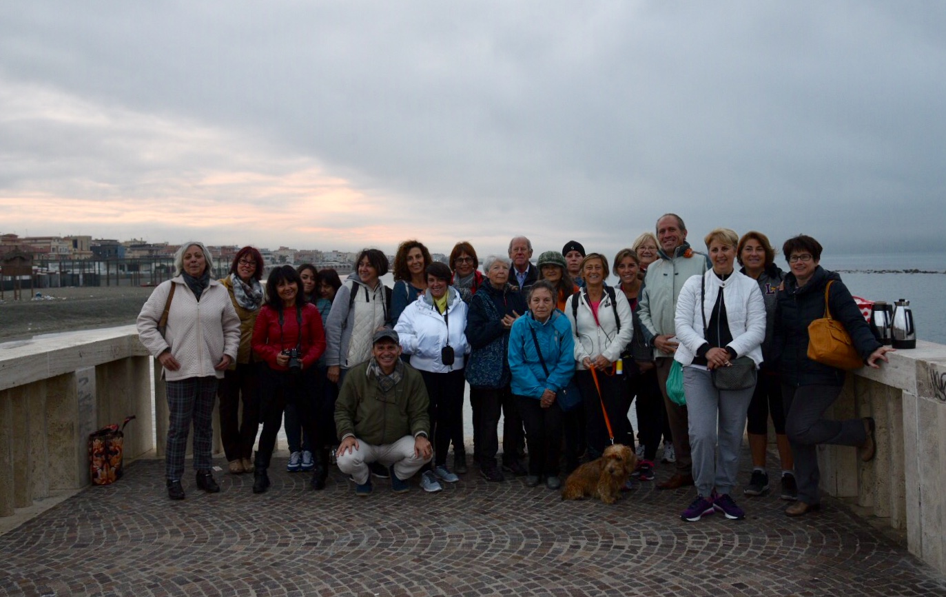 Colazione allalba sul pontile di Ostia